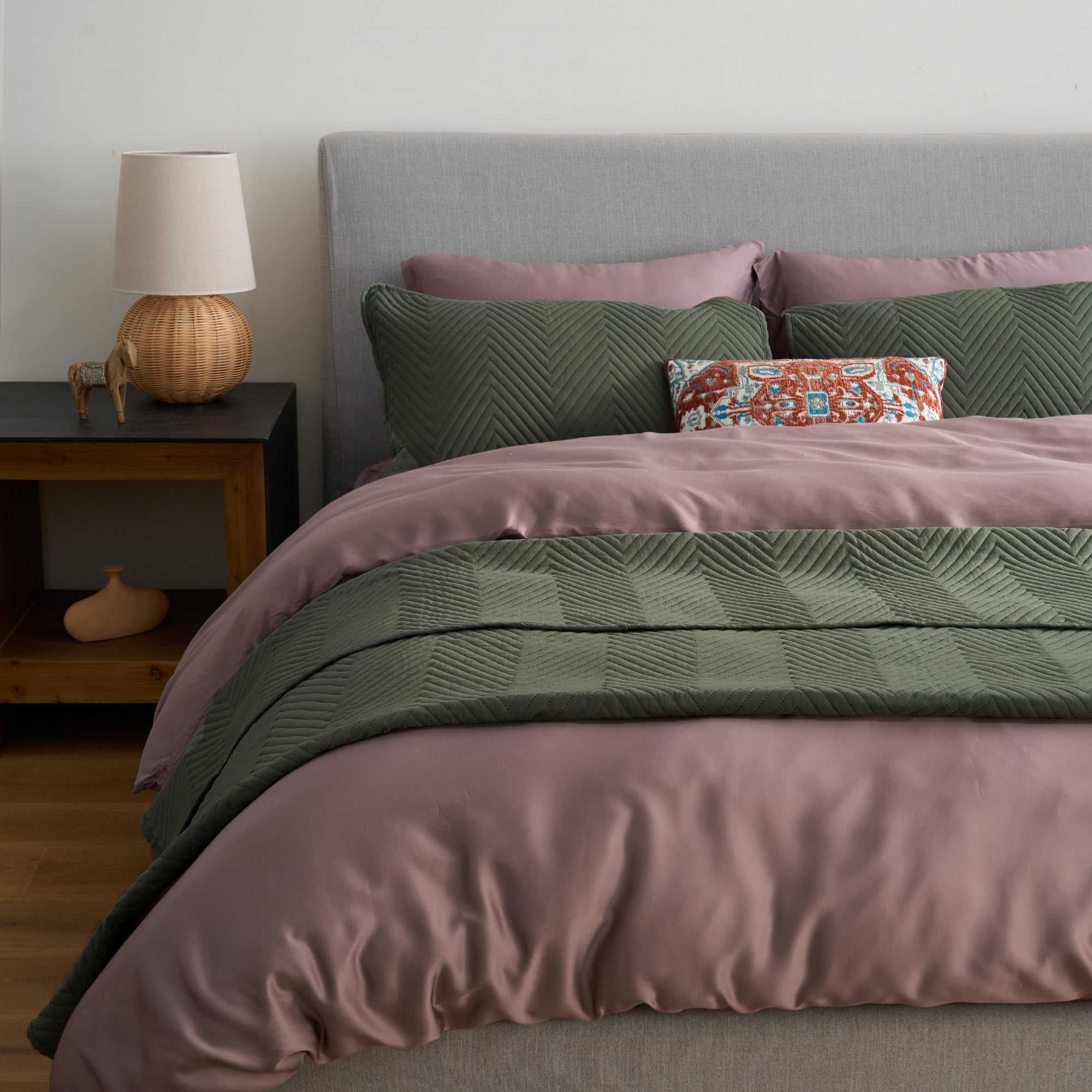 FURRFREE Quilt Set - Pet Hair Repellent for Dogs/Cats Family - Limited Time Offer - Image 7