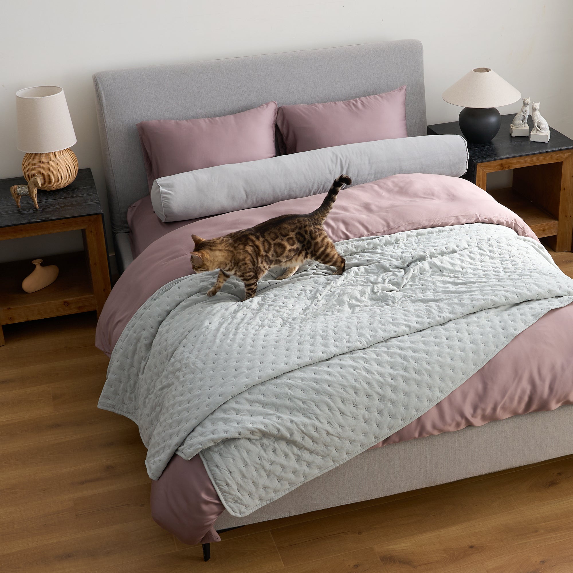 FURRFREE Quilt Set - Pet Hair Repellent for Dogs/Cats Family - Limited Time Offer - Image 71