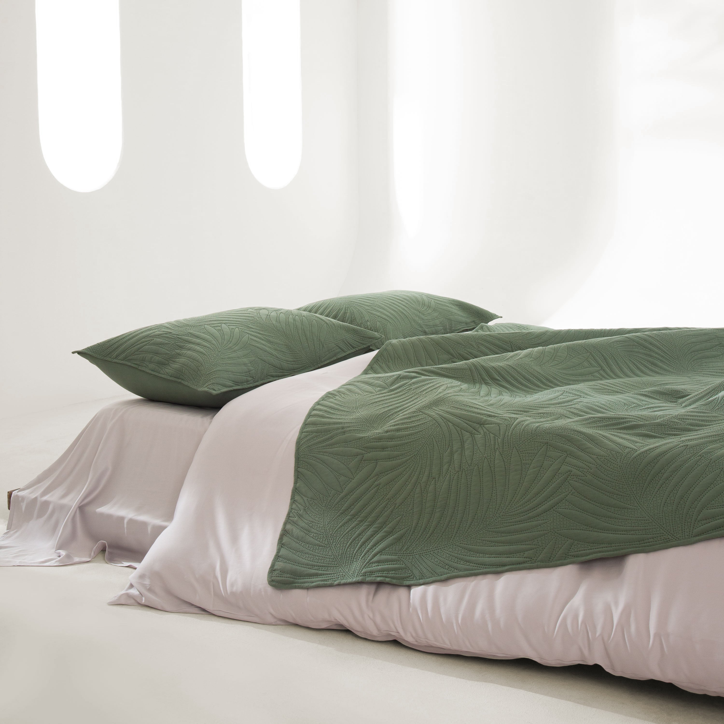 FURRFREE Quilt Set - Pet Hair Repellent for Dogs/Cats Family - Limited Time Offer - Image 48