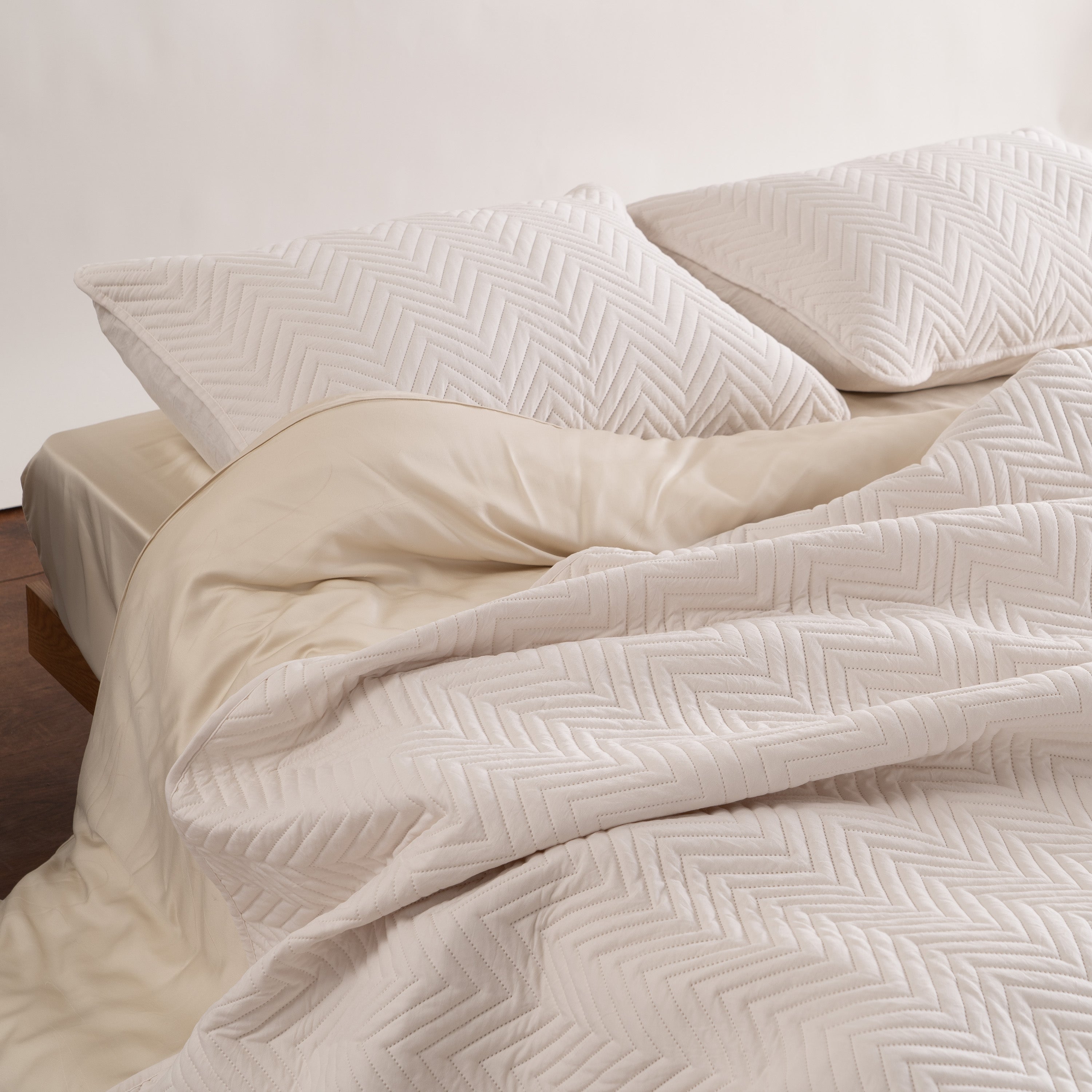 FURRFREE Quilt Set - Pet Hair Repellent for Dogs/Cats Family - Limited Time Offer - Image 75