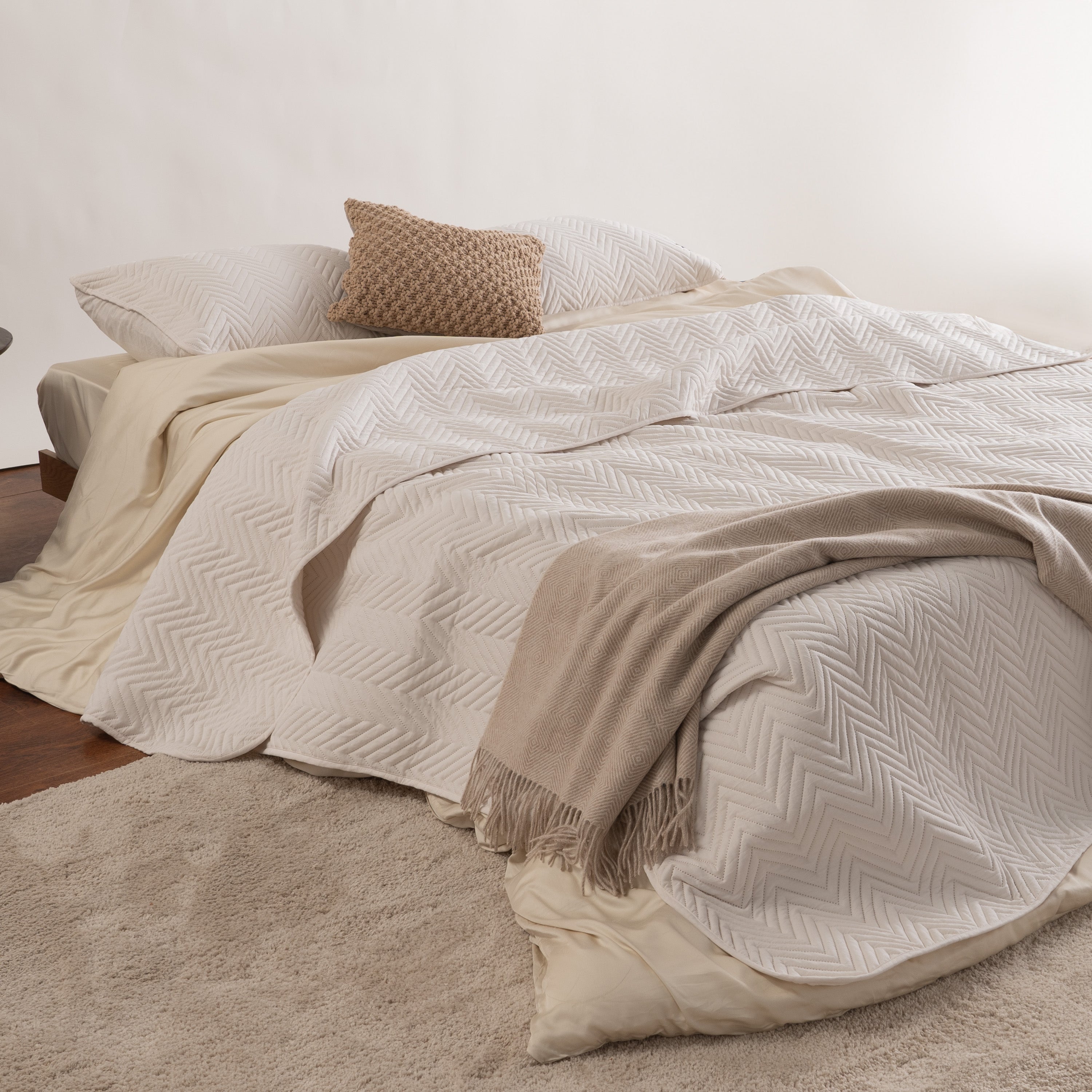 FURRFREE Quilt Set - Pet Hair Repellent for Dogs/Cats Family - Limited Time Offer - Image 77