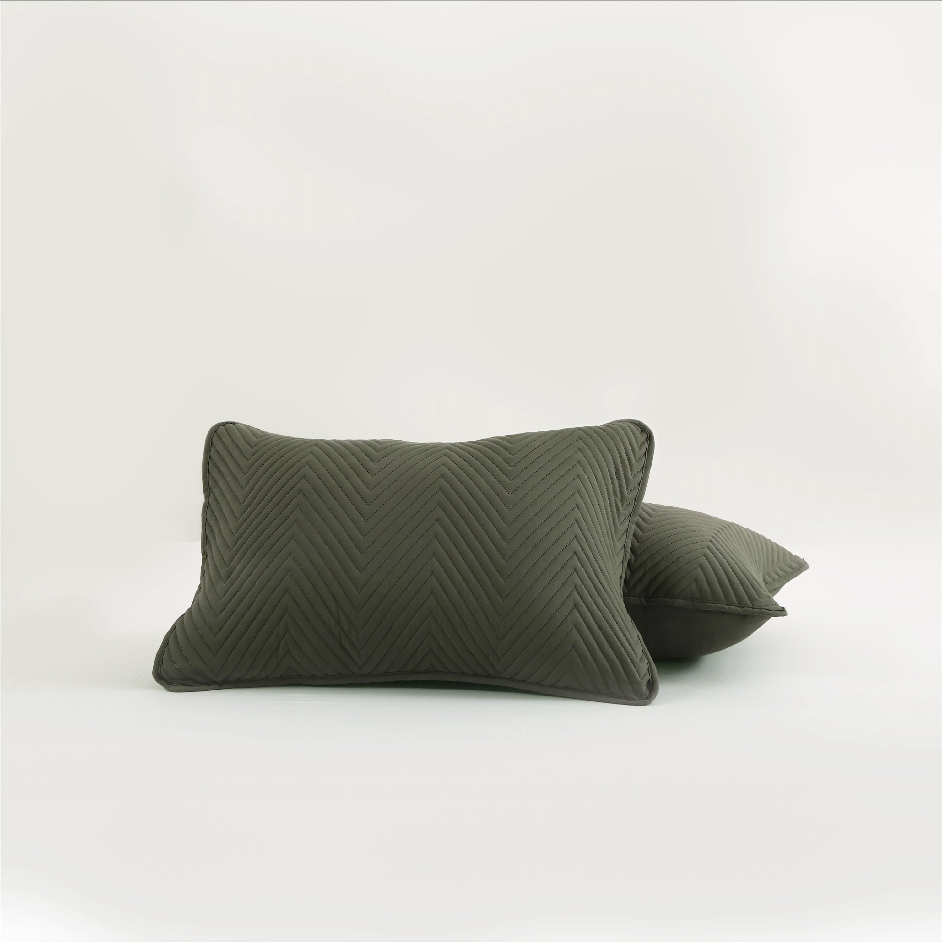 FURRFREE Quilt Set - Pet Hair Repellent for Dogs/Cats Family - Limited Time Offer - Image 6