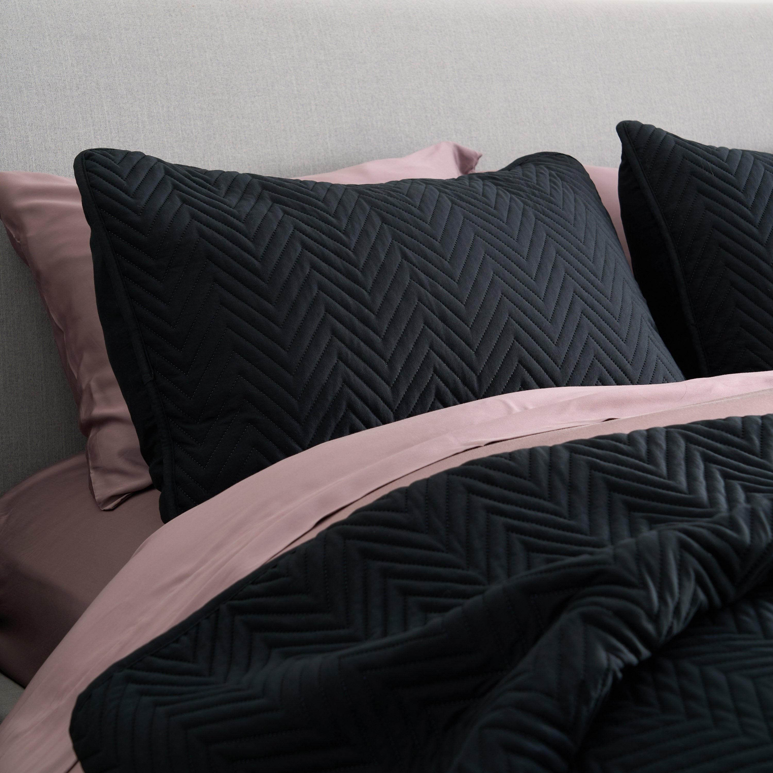 FURRFREE Quilt Set - Pet Hair Repellent for Dogs/Cats Family - Limited Time Offer - Image 84