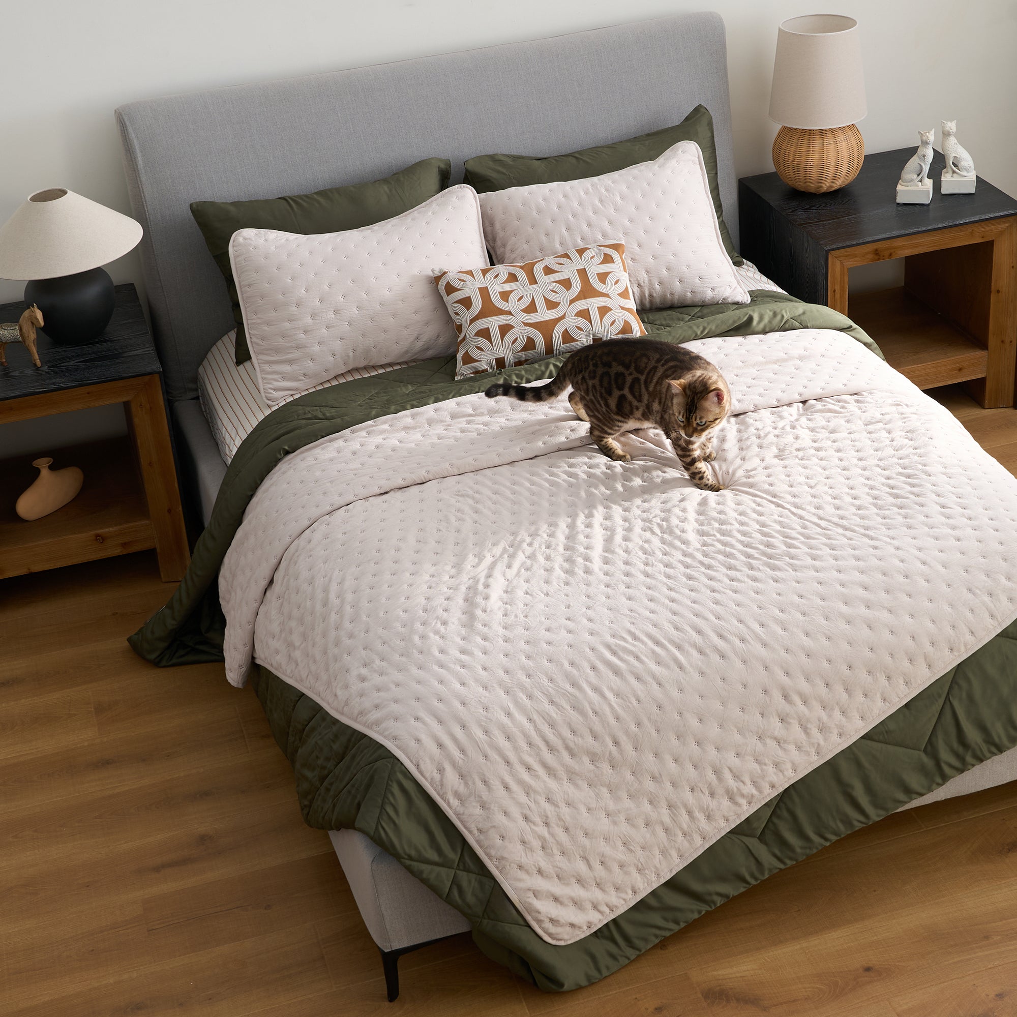 FURRFREE Quilt Set - Pet Hair Repellent for Dogs/Cats Family - Limited Time Offer - Image 34